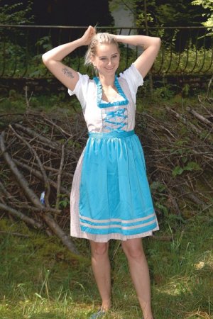 Oktoberfest Girls (April 2019)